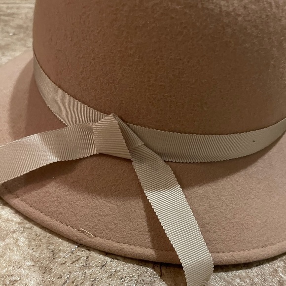 Madcaps‎ Women’s Brimmed Tan Wool Hat - Picture 4 of 7